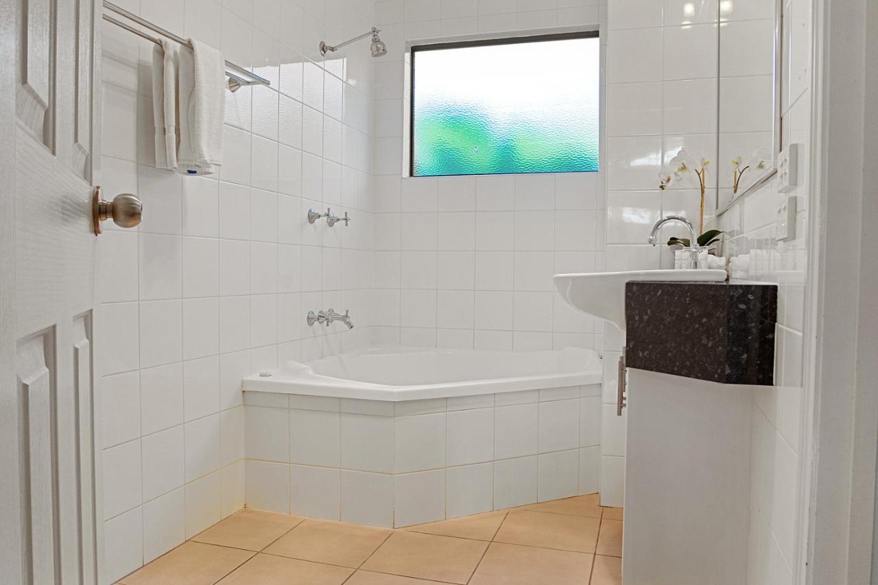 Villa Spa Bath Sofa Bed