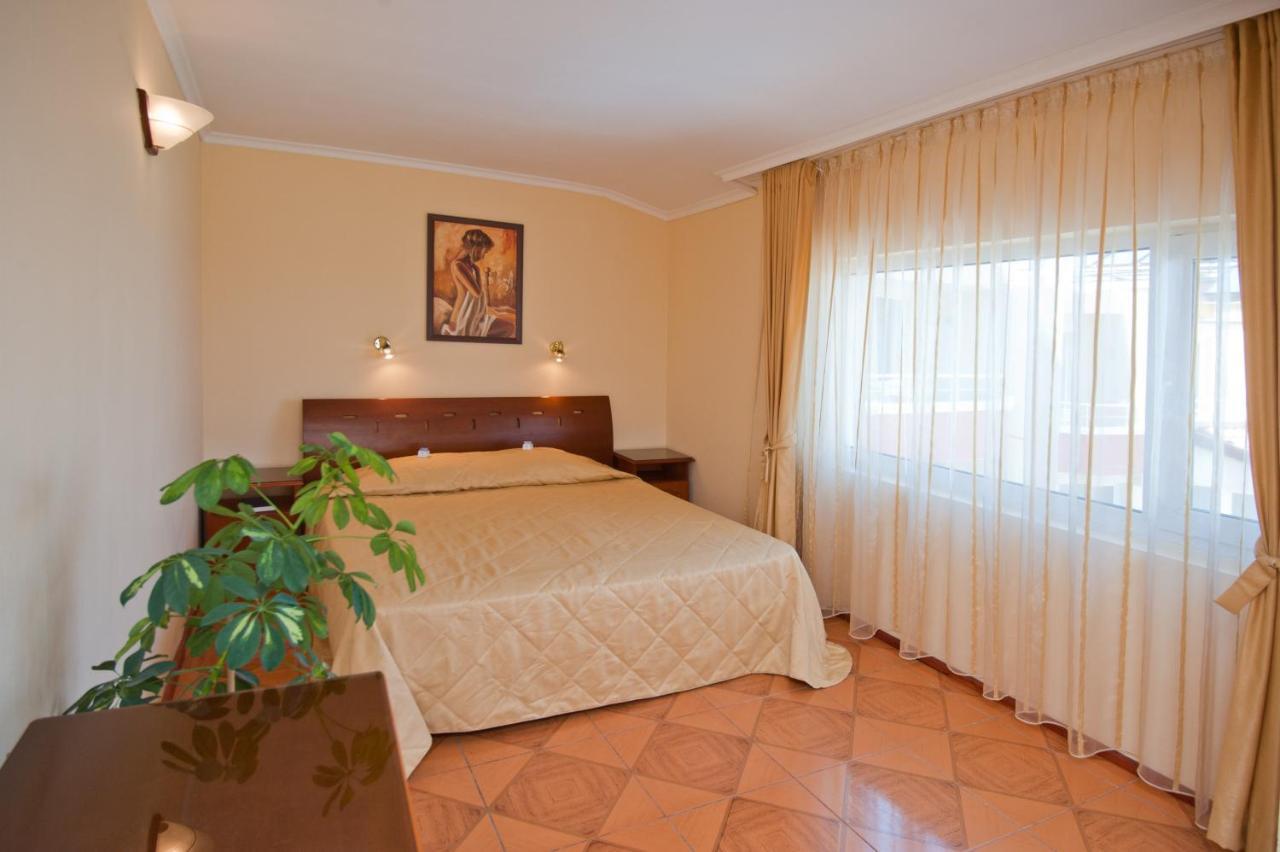 One-Bedroom Apartment Sea View