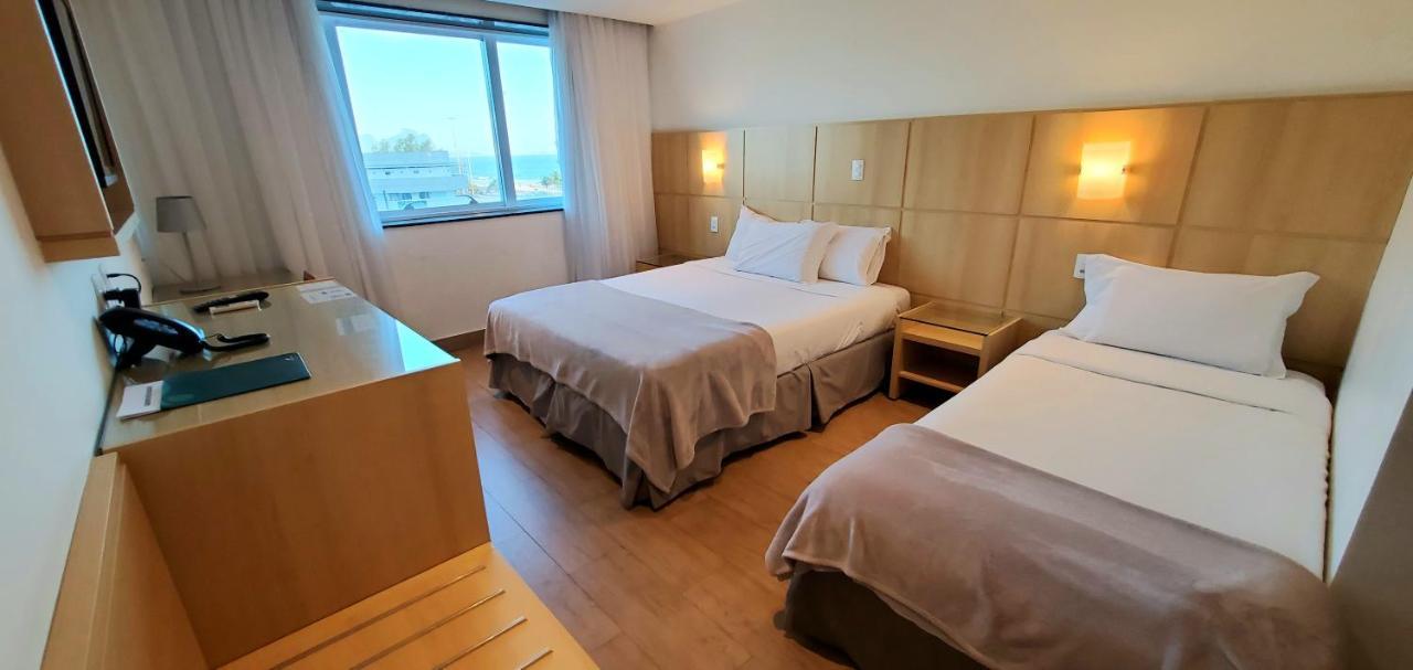 Quarto Triplo com Vista Mar Parcial