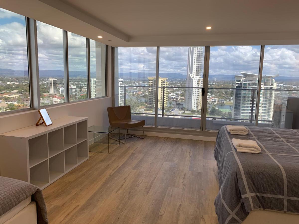 Deluxe Three-Bedroom Apartment