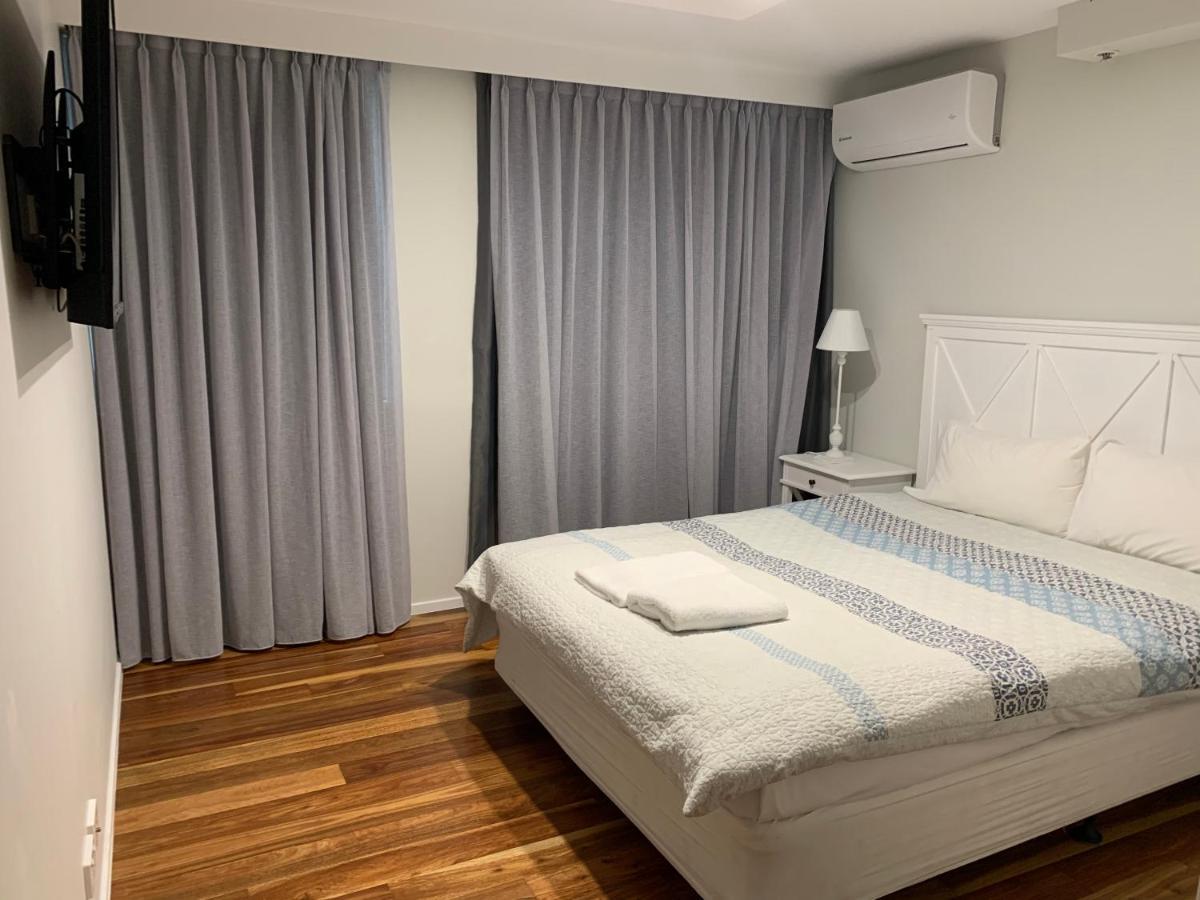 Deluxe Three-Bedroom Apartment