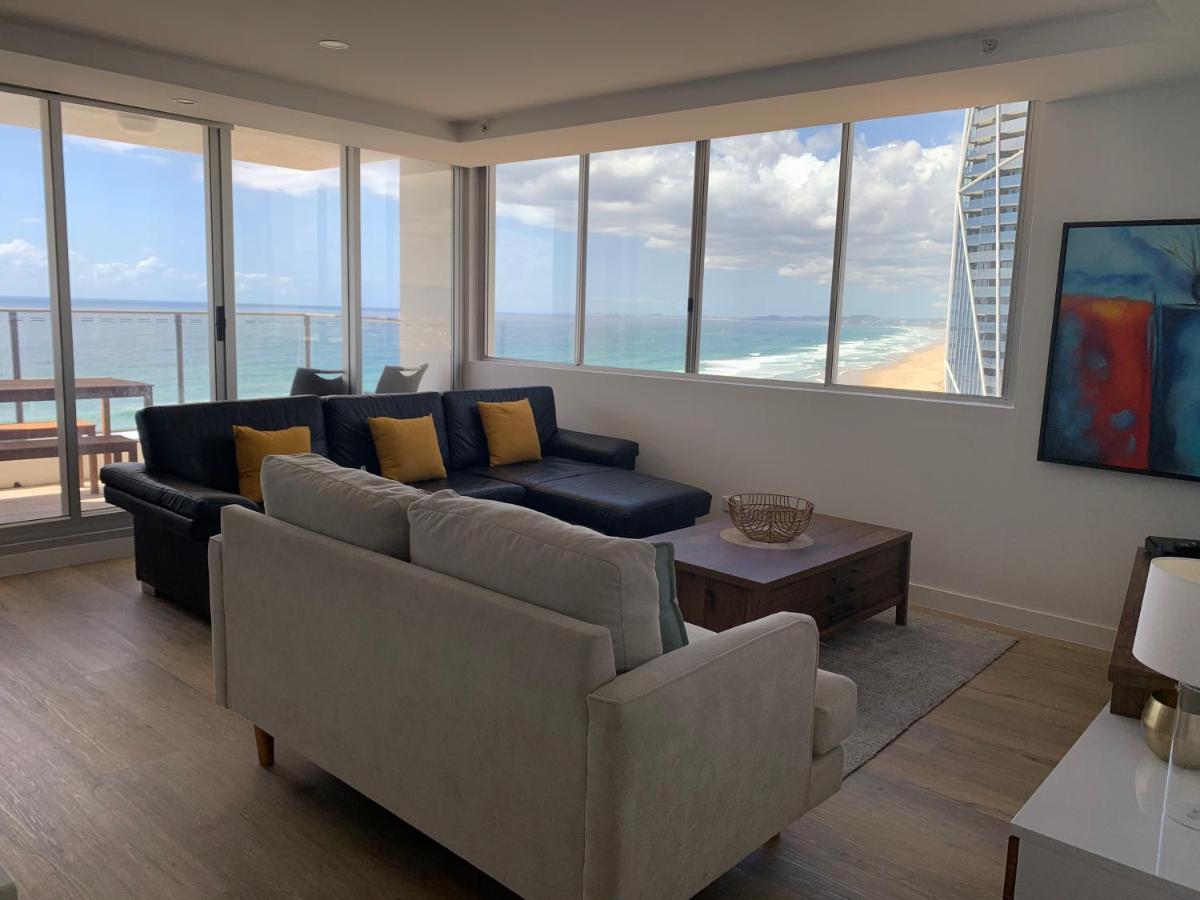 Deluxe Three-Bedroom Apartment
