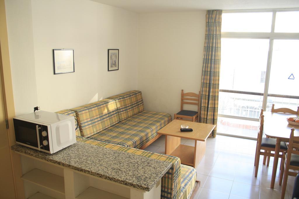 One-Bedroom Apartment Sea View