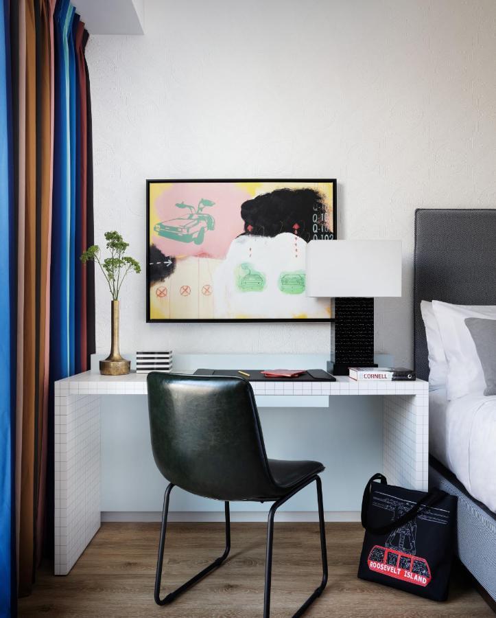 Graduate Kamer met Kingsize Bed en Uitzicht op de Skyline