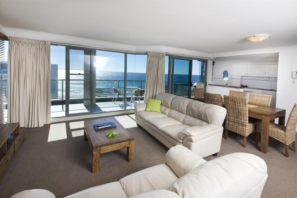 Deluxe Two-Bedroom Apartment (Floors 7-9)