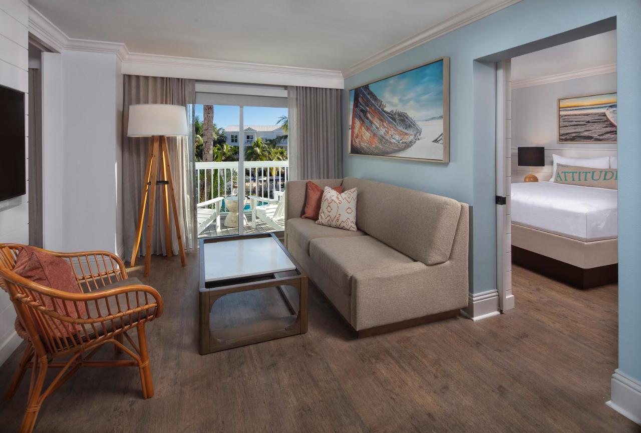 King Suite Pool View