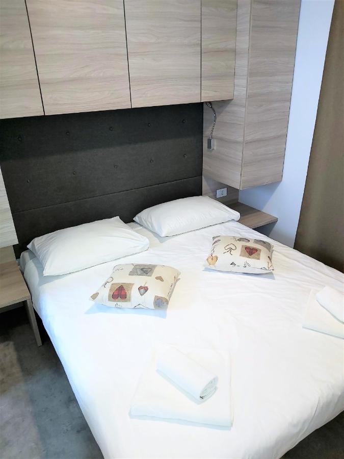 Luxury Two-Bedroom Mobile Home Terrace Sea View