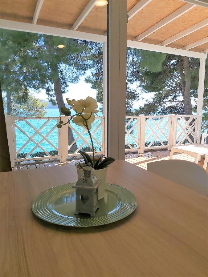 Luxury Two-Bedroom Mobile Home Terrace Sea View