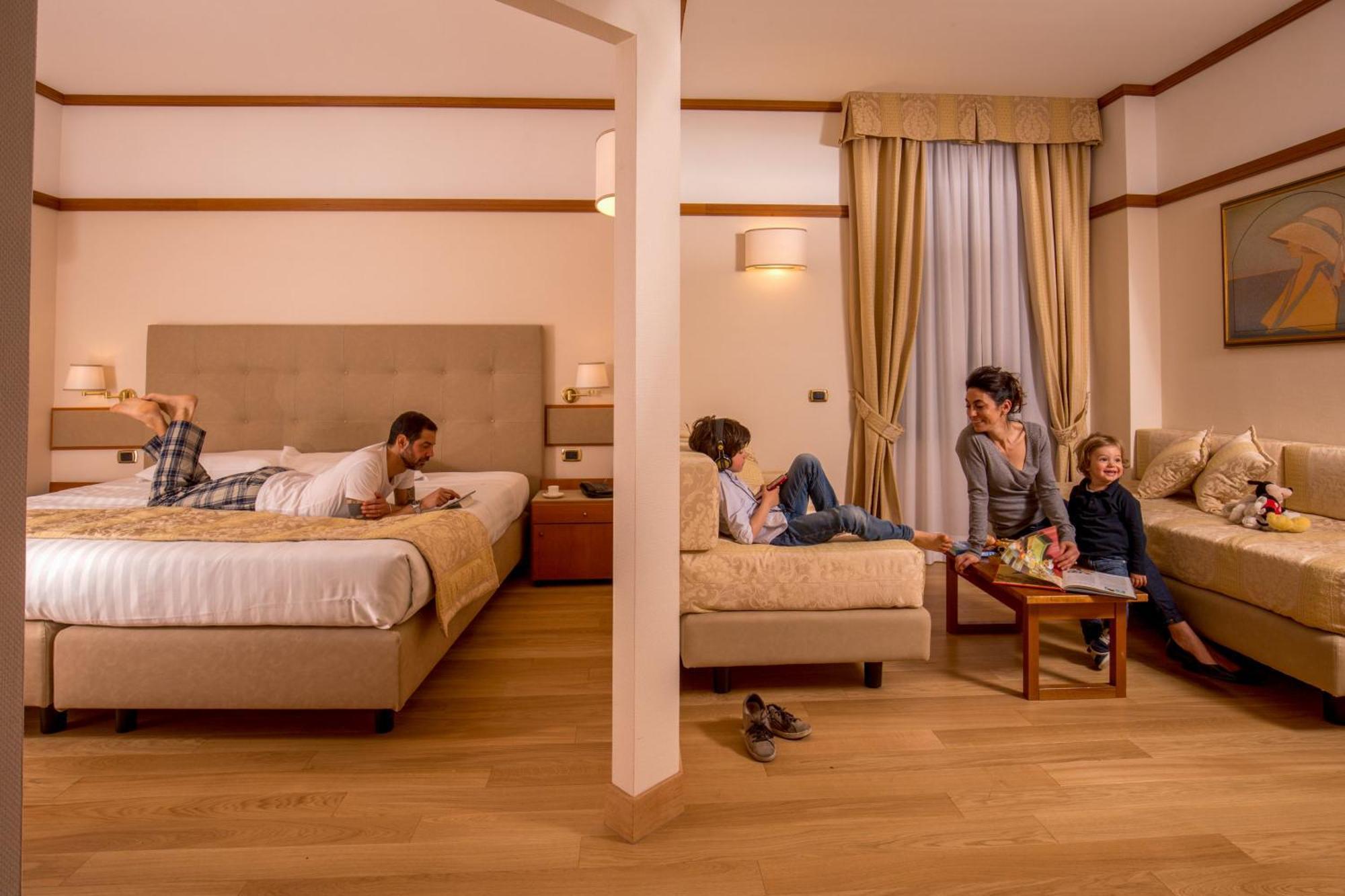 Quarto Familiar (2 Adultos + 2 Crianças)