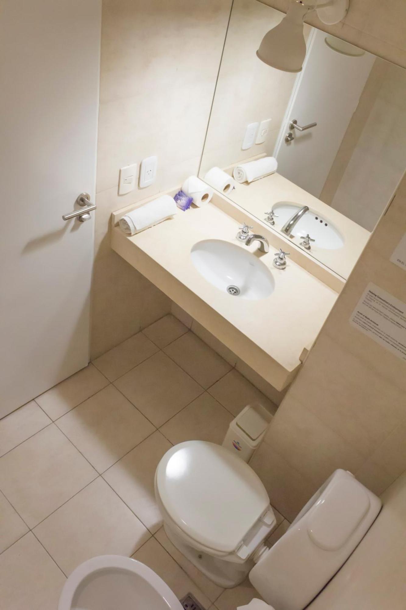 Quarto com Cama de Casal ou 2 de Solteiro