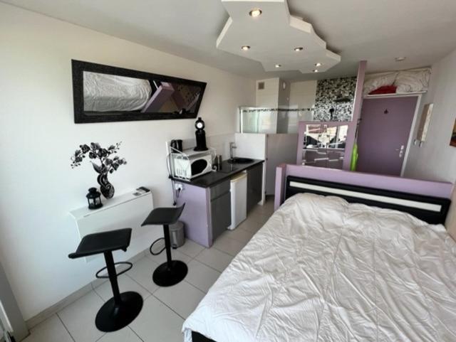 Deluxe Studio