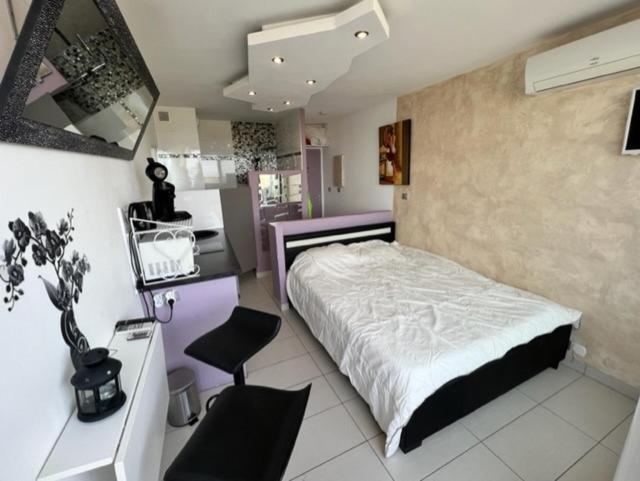 Deluxe Studio