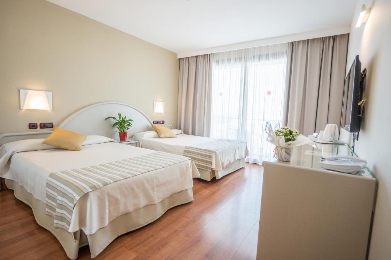 Quarto Familiar (2 Adultos + 2 Crianças)