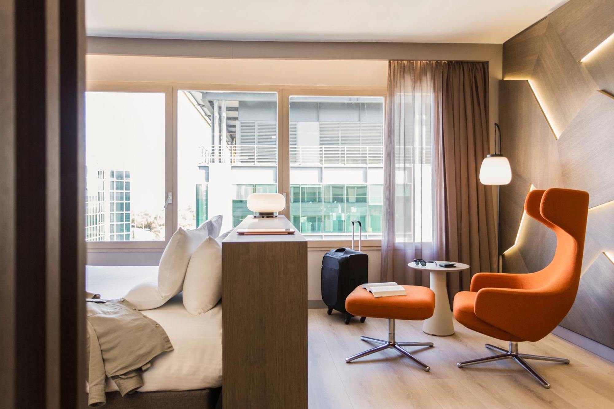 Junior Queen Suite - Plaza Building