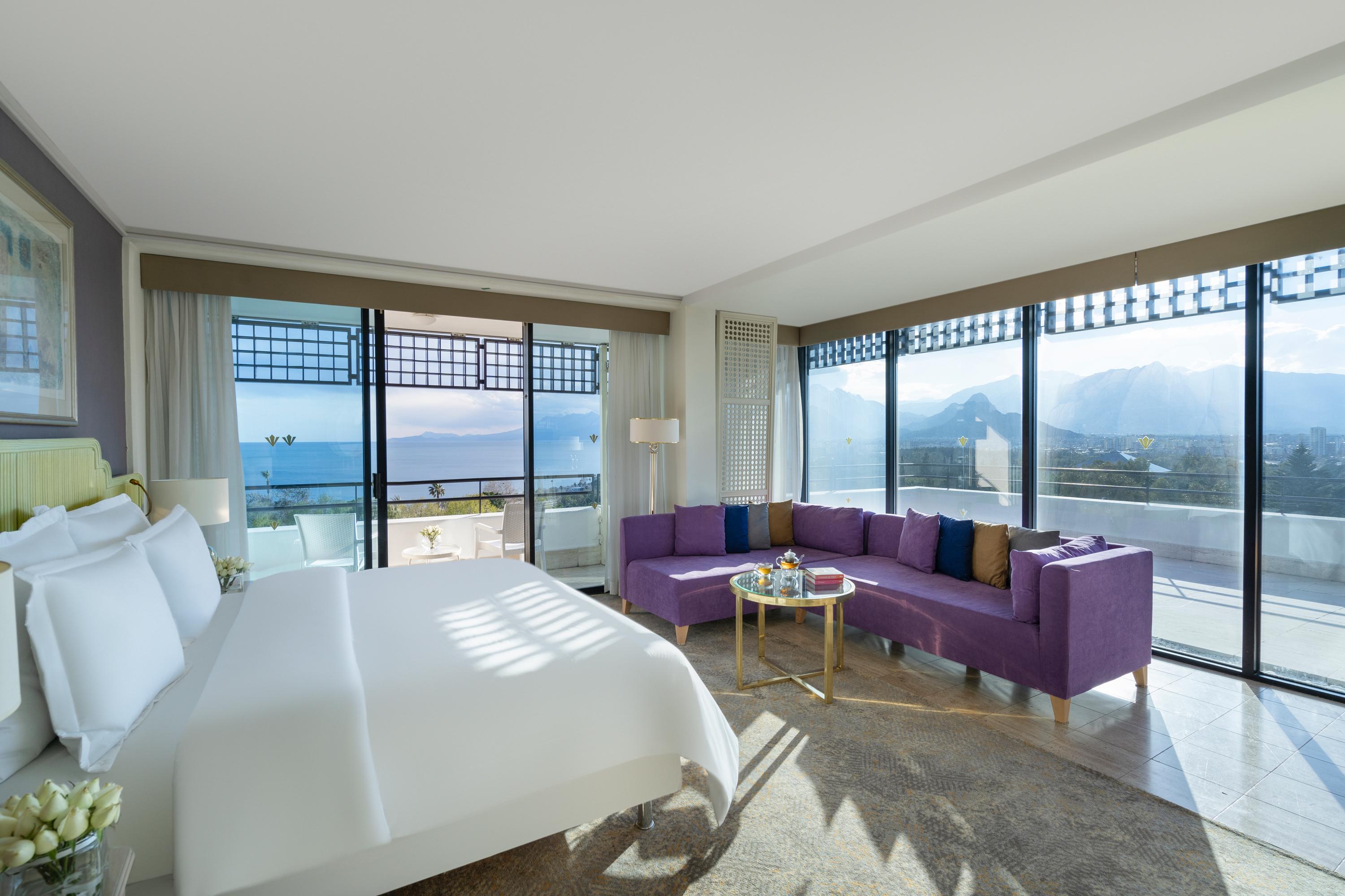 Deluxe Suite met Kingsize Bed, 2 Slaapbanken, Terras en Uitzicht op Zee