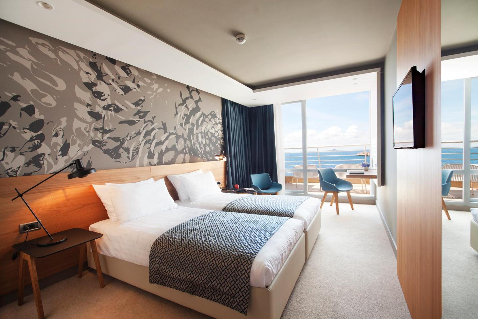 Quarto Duplo Superior com Vista do Mar e Varanda