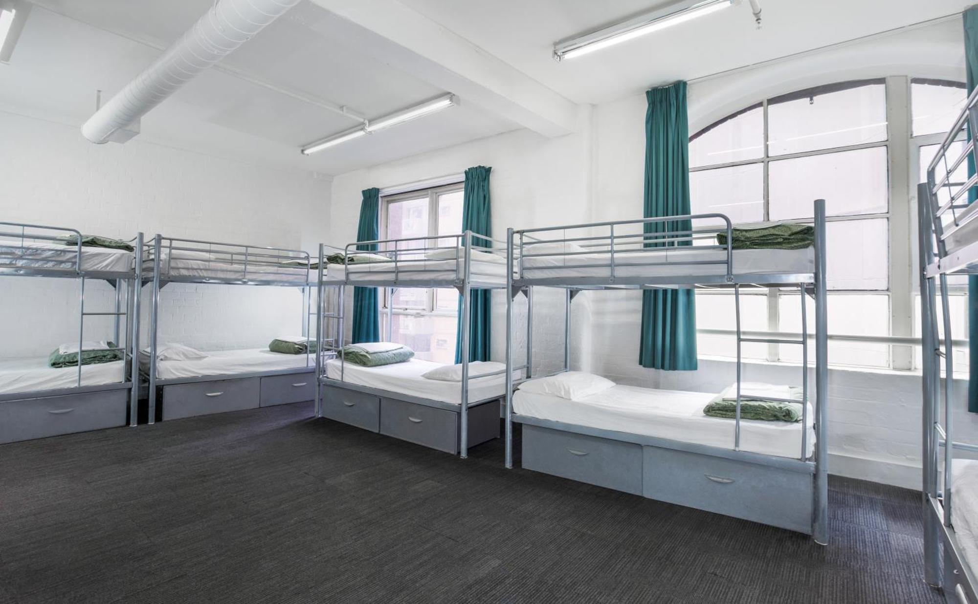 Bed in 10-Bed Mixed Dormitory Room with Shared Bathroom