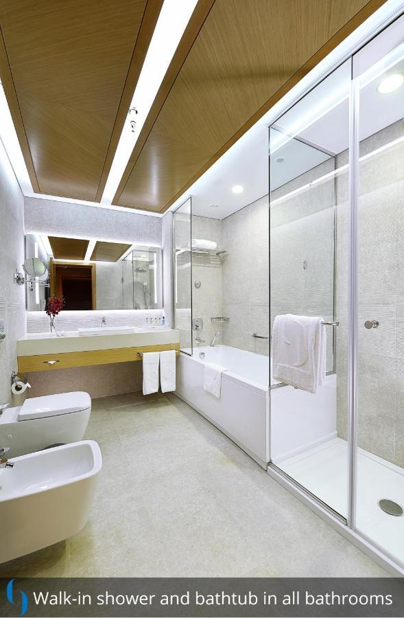 Superior King Room Complimentary Luxury Transfers to Jumeirah Beach Mall of Emirates