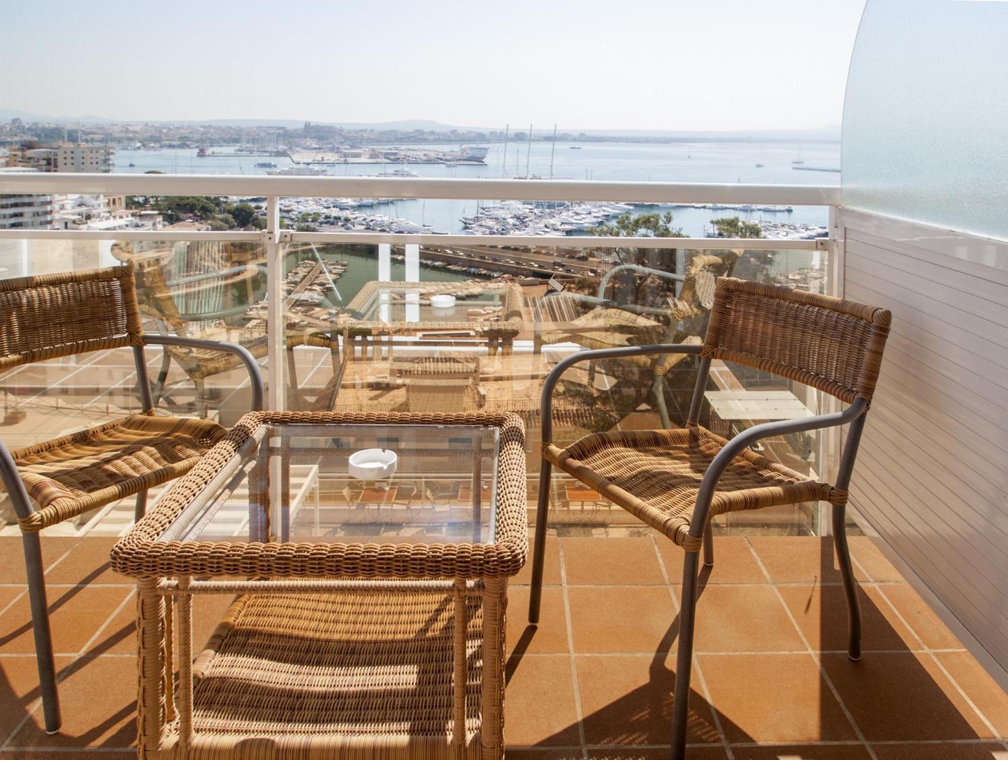 Double or Twin Room Sea View