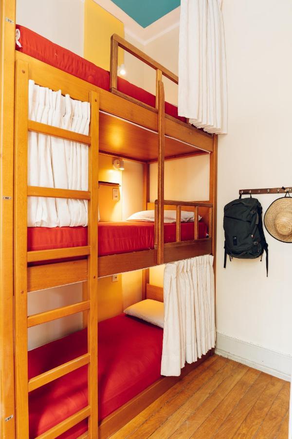 Cama de Solteiro em Dormitório Misto com 9 Camas