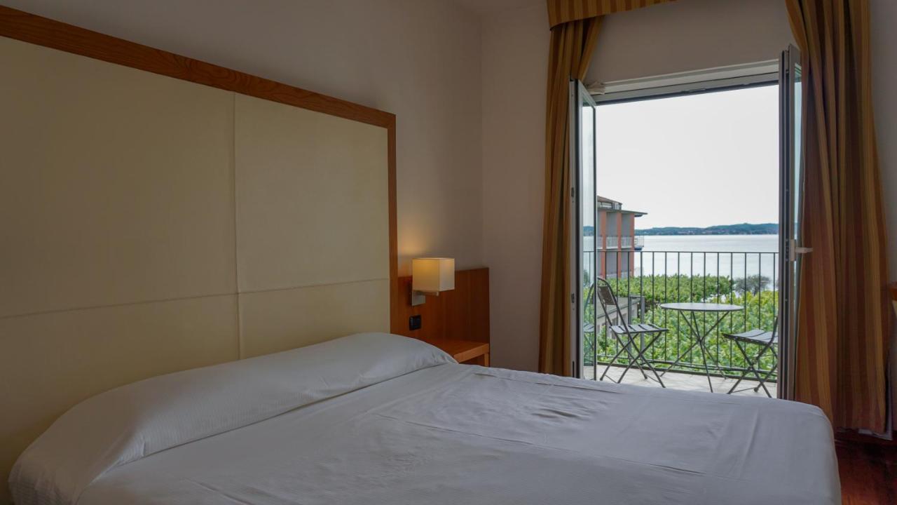 Comfort Double or Twin Room Balcony Partial Lake View