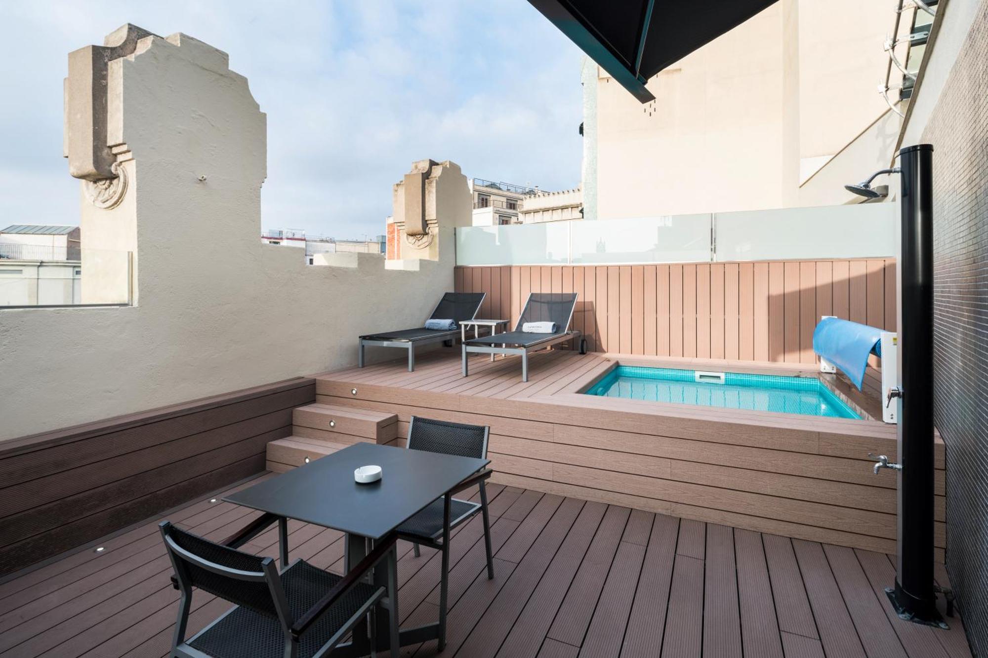 Quarto Duplo Superior com Terraço e Piscina Privativa.