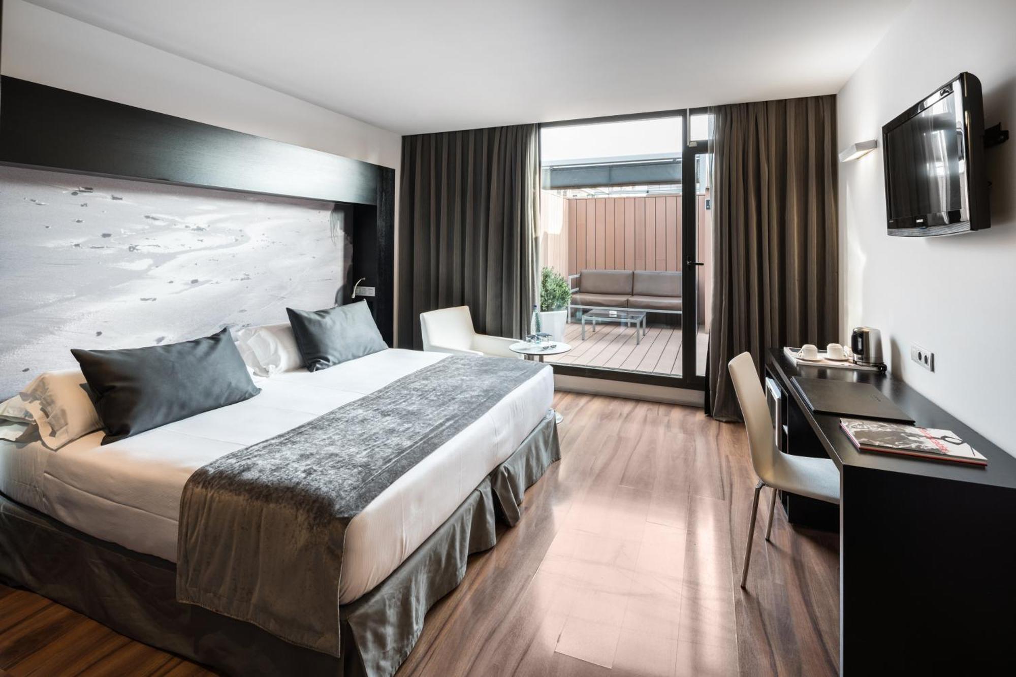 Quarto Superior com Cama de Casal ou 2 de Solteiro e Terraço