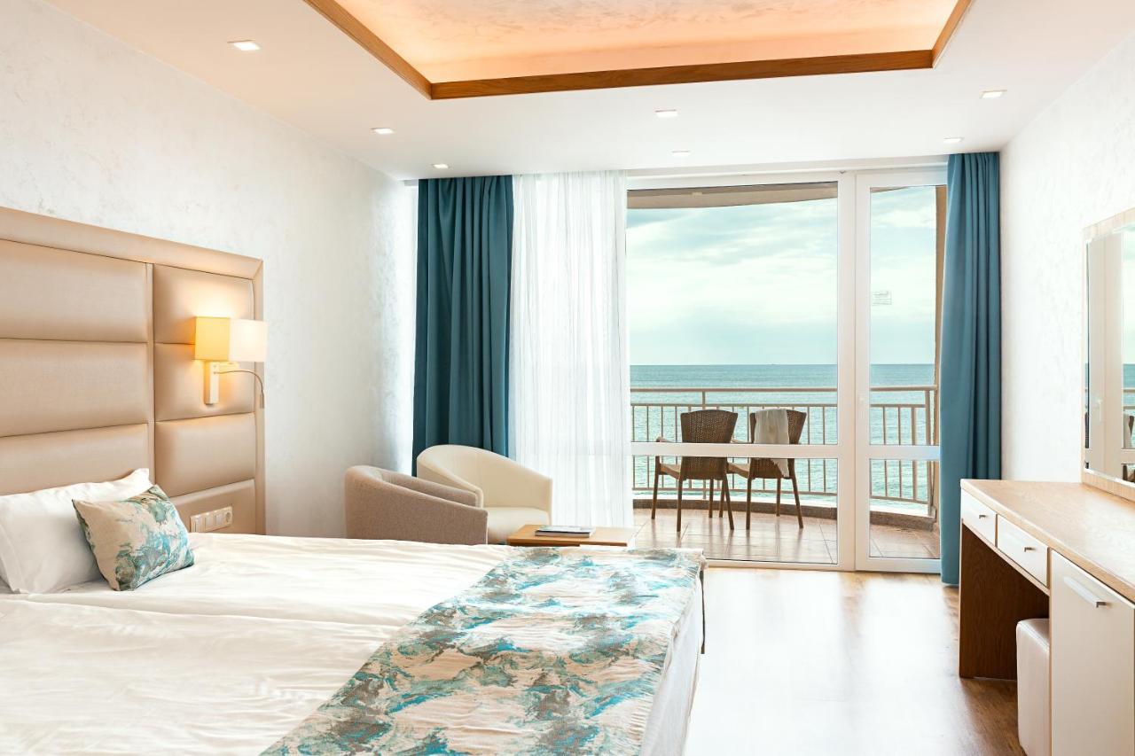 Twin Room Balcony Frontal Sea View