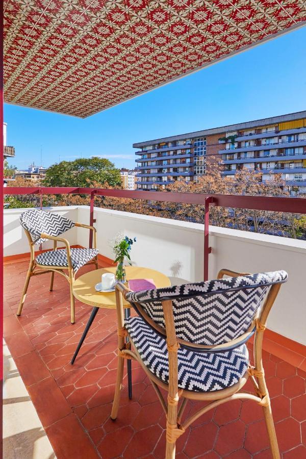 Chambre double confort avec terrasse et vue sur la ville
