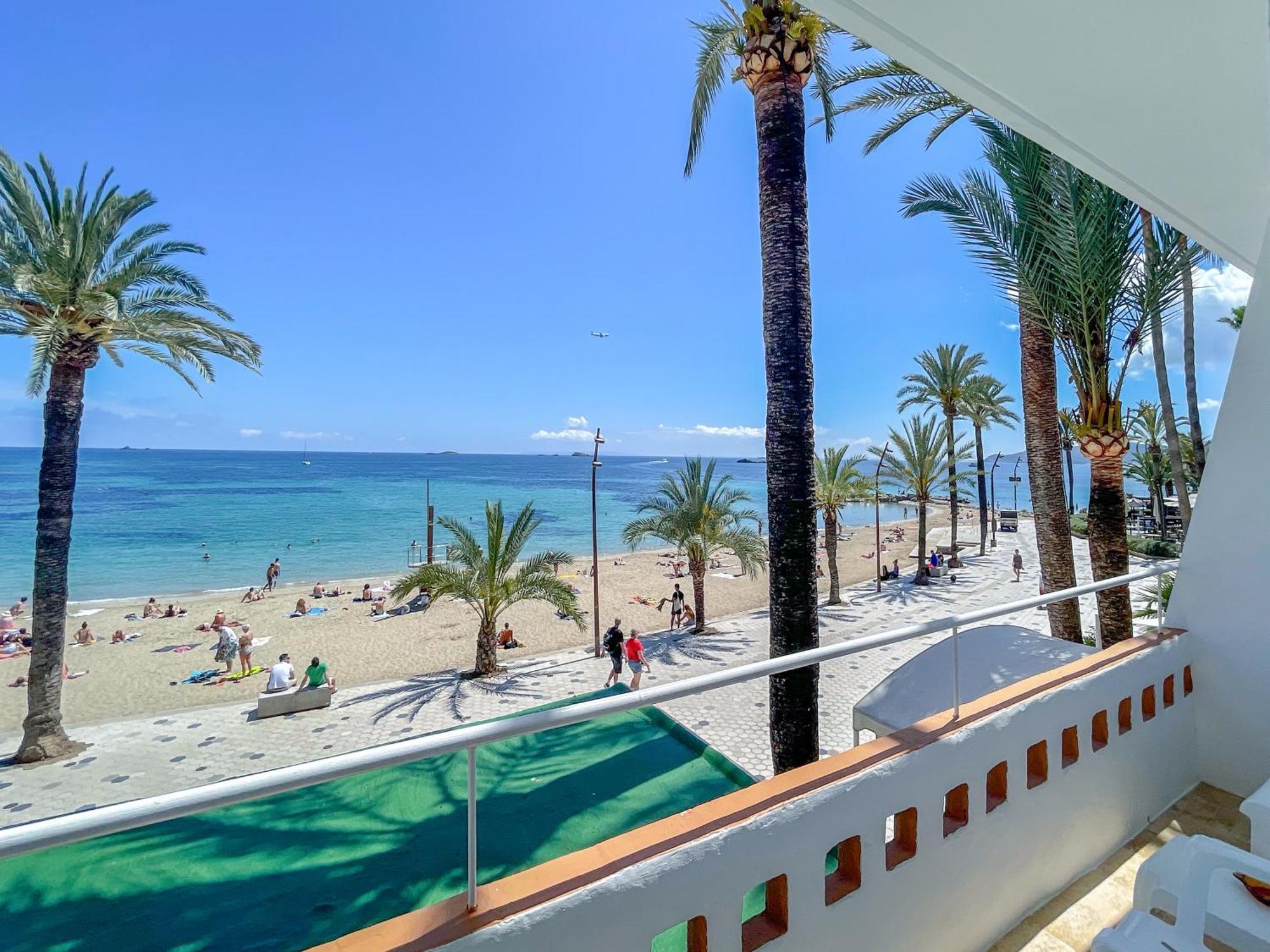 Standard Twin Room Sea View