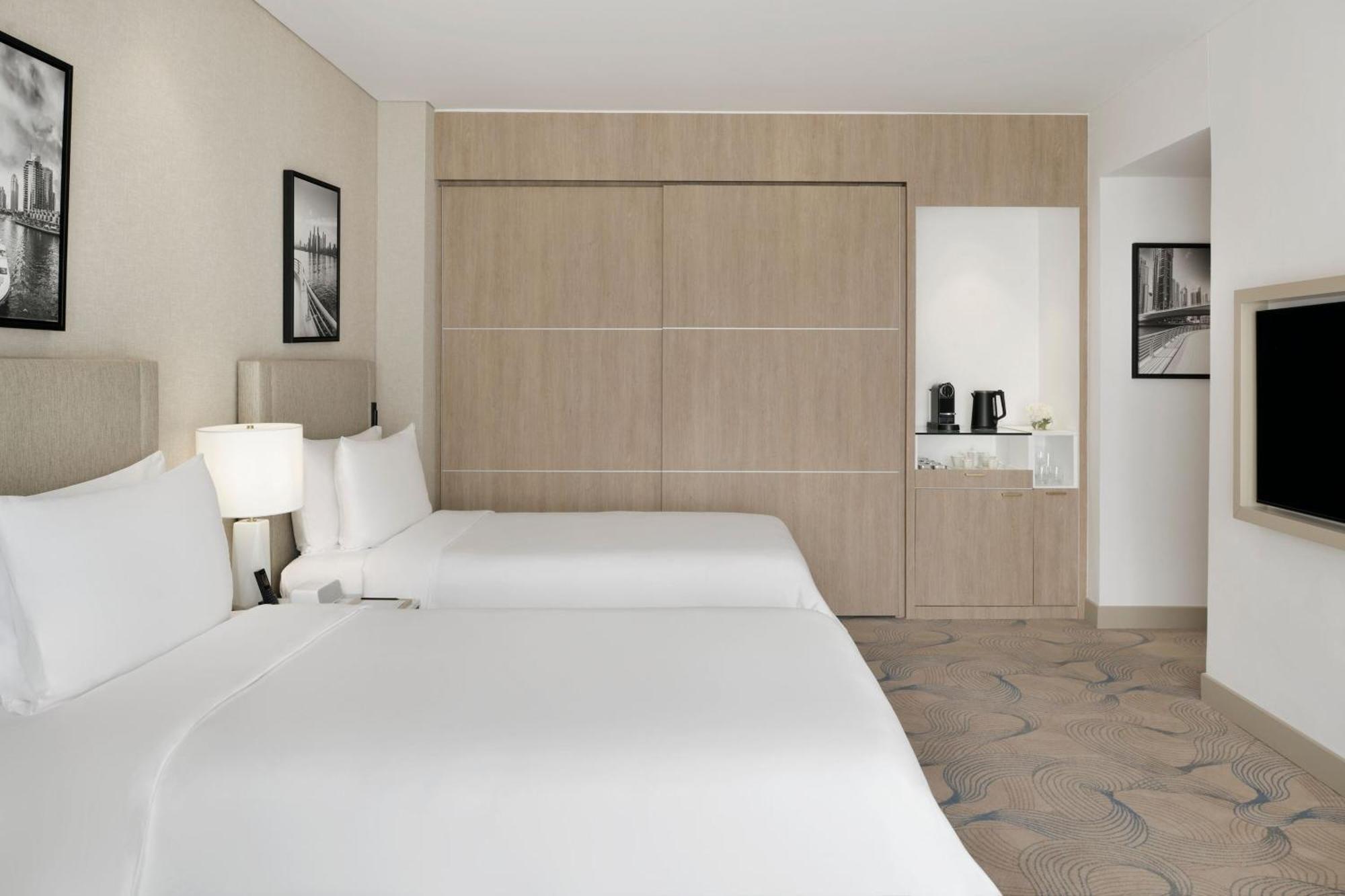 Deluxe Marina View Room King Bed Including direct access to Dubai Marina Mall & Marina Walk