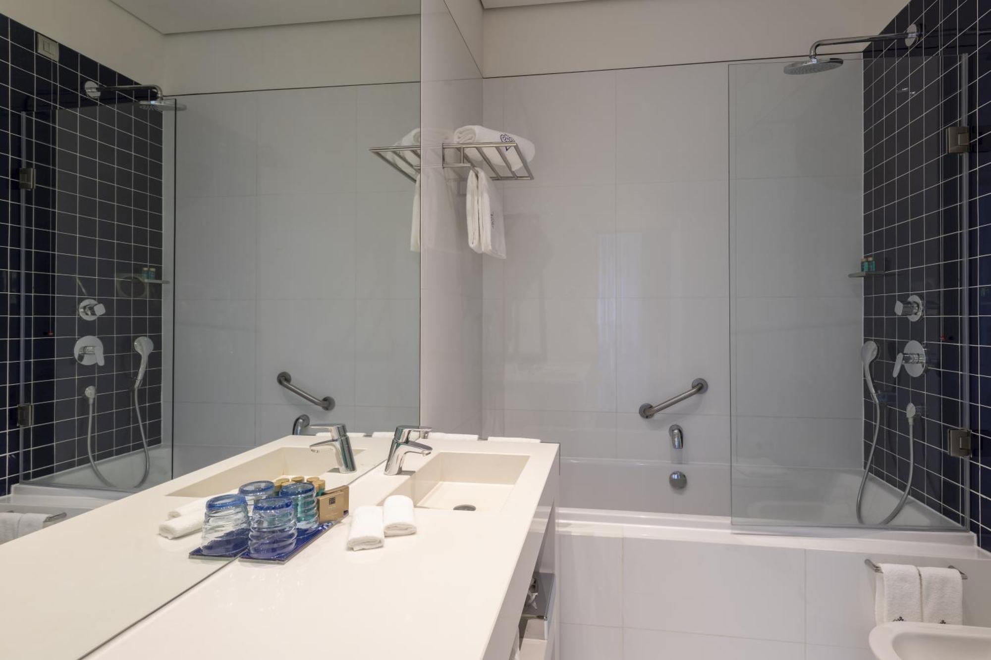 Quarto Deluxe com Cama de Casal ou 2 de Solteiro