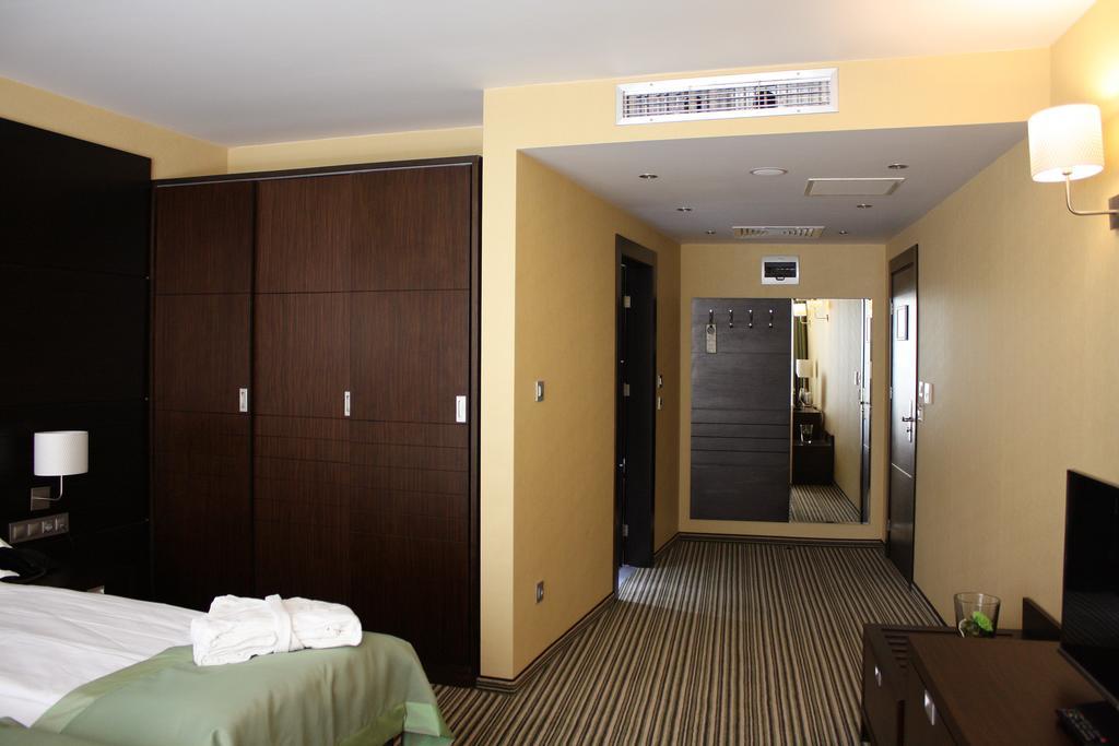 Comfort Twin Room with Balcony - Non-Smoking