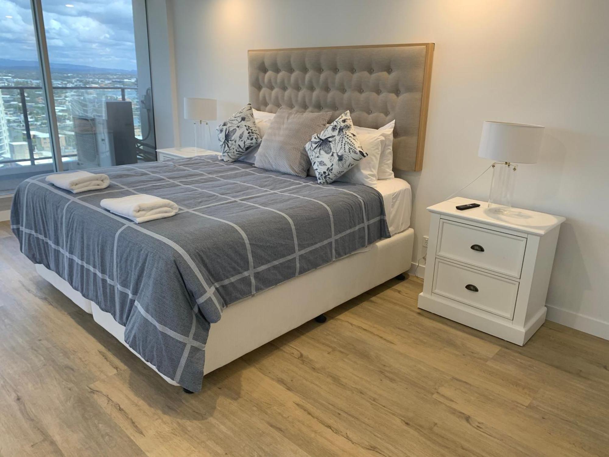 Deluxe Three-Bedroom Apartment
