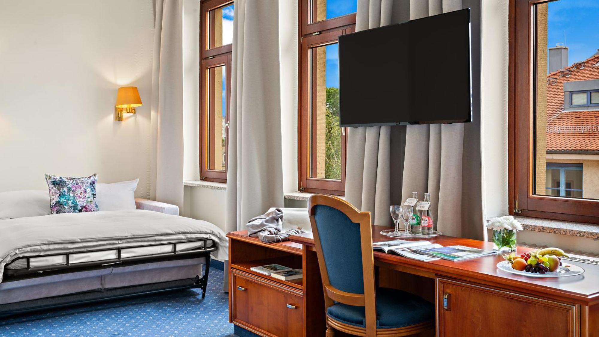 Junior Suite Courtyard