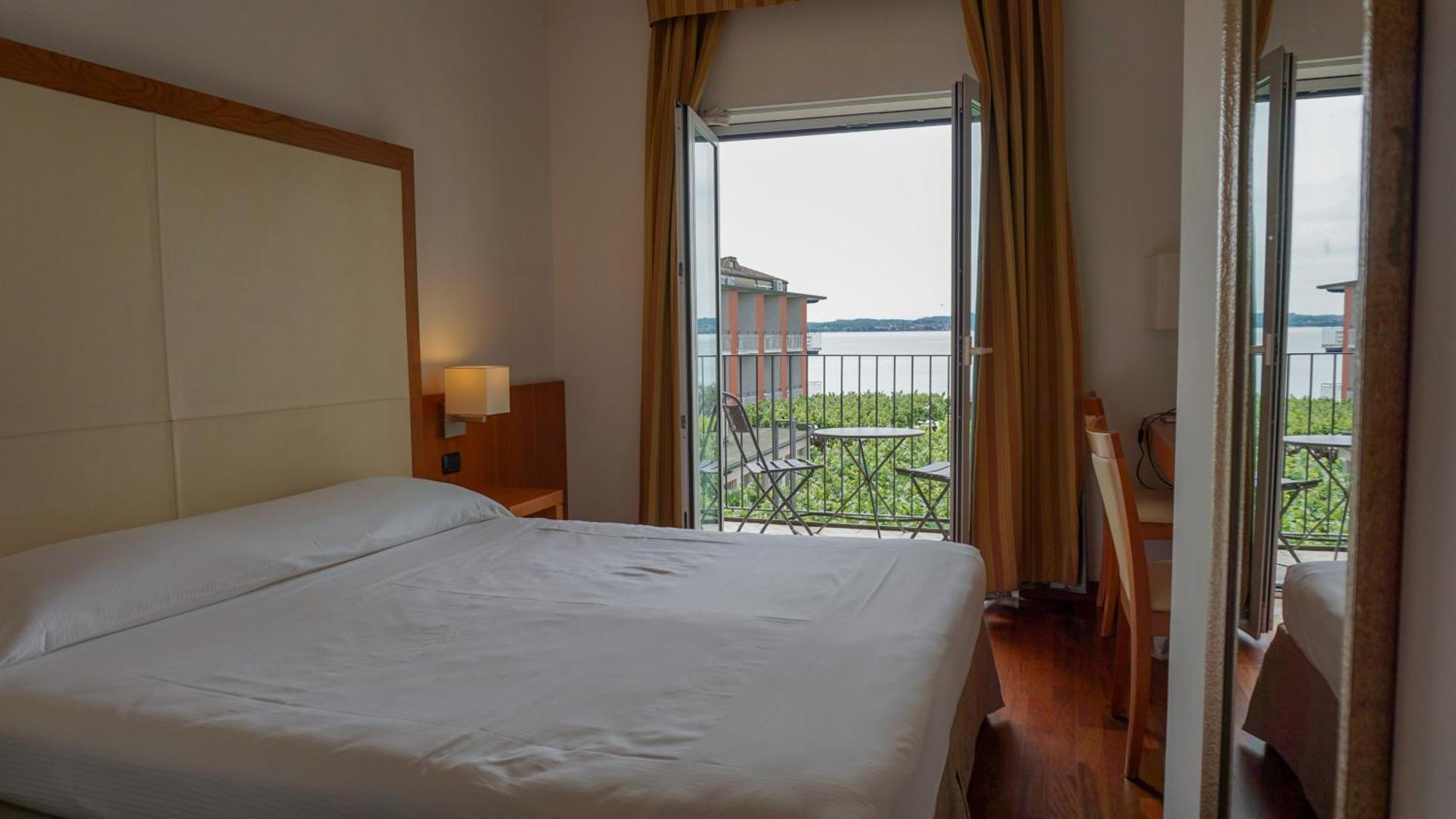 Superior Double or Twin Room Balcony Lake View