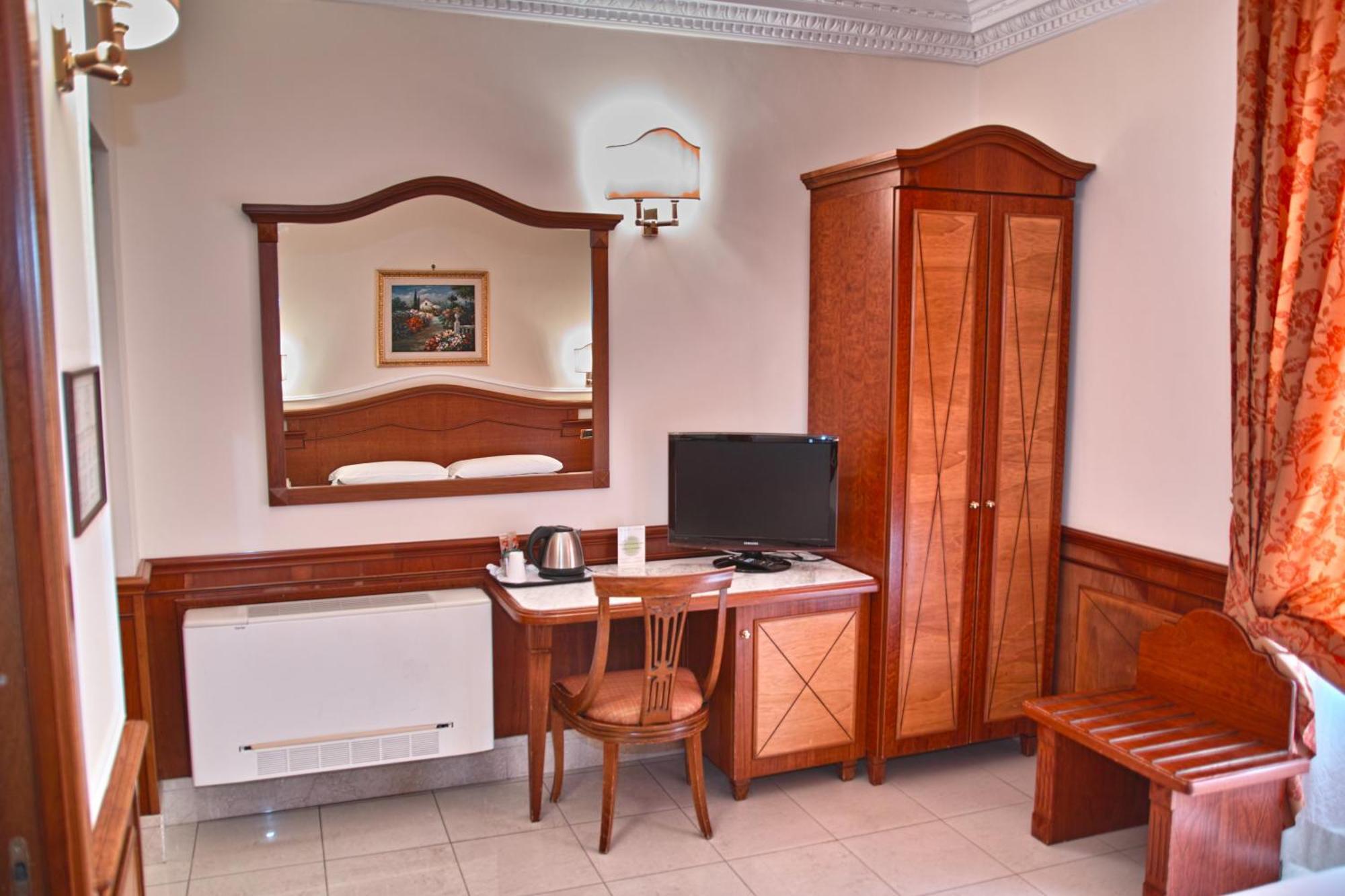 Quarto com Cama de Casal ou 2 de Solteiro e Vista da Cidade