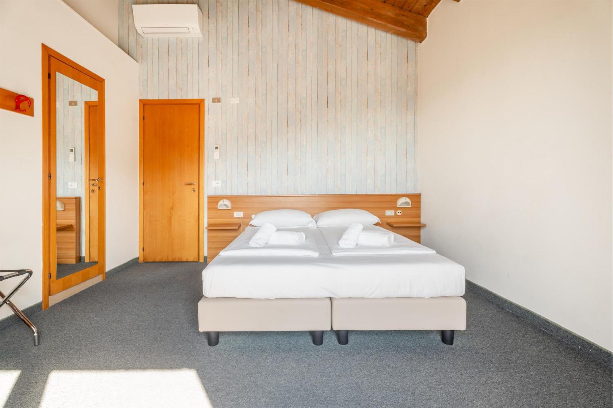 Double or Twin Room Balcony