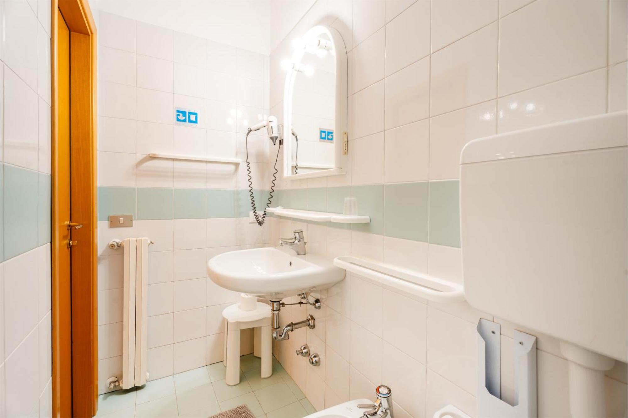 Deluxe Double or Twin Room Lake View