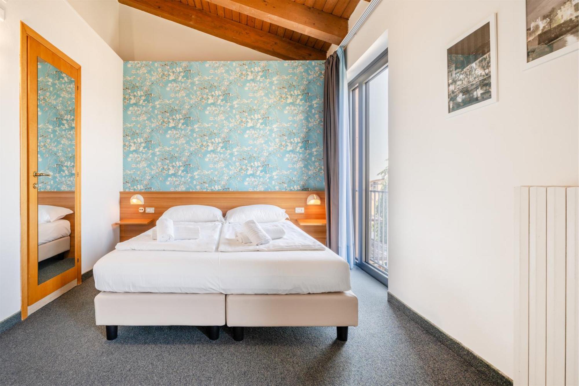 Deluxe Double or Twin Room Lake View
