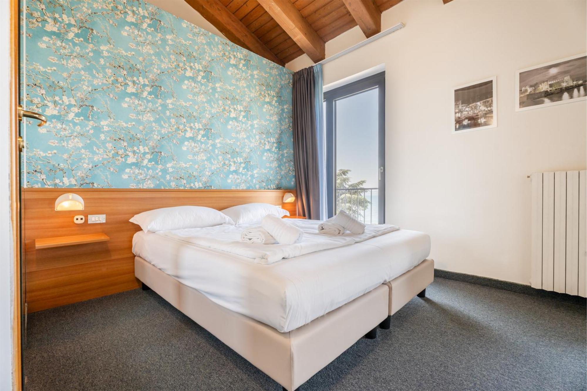 Deluxe Double or Twin Room Lake View