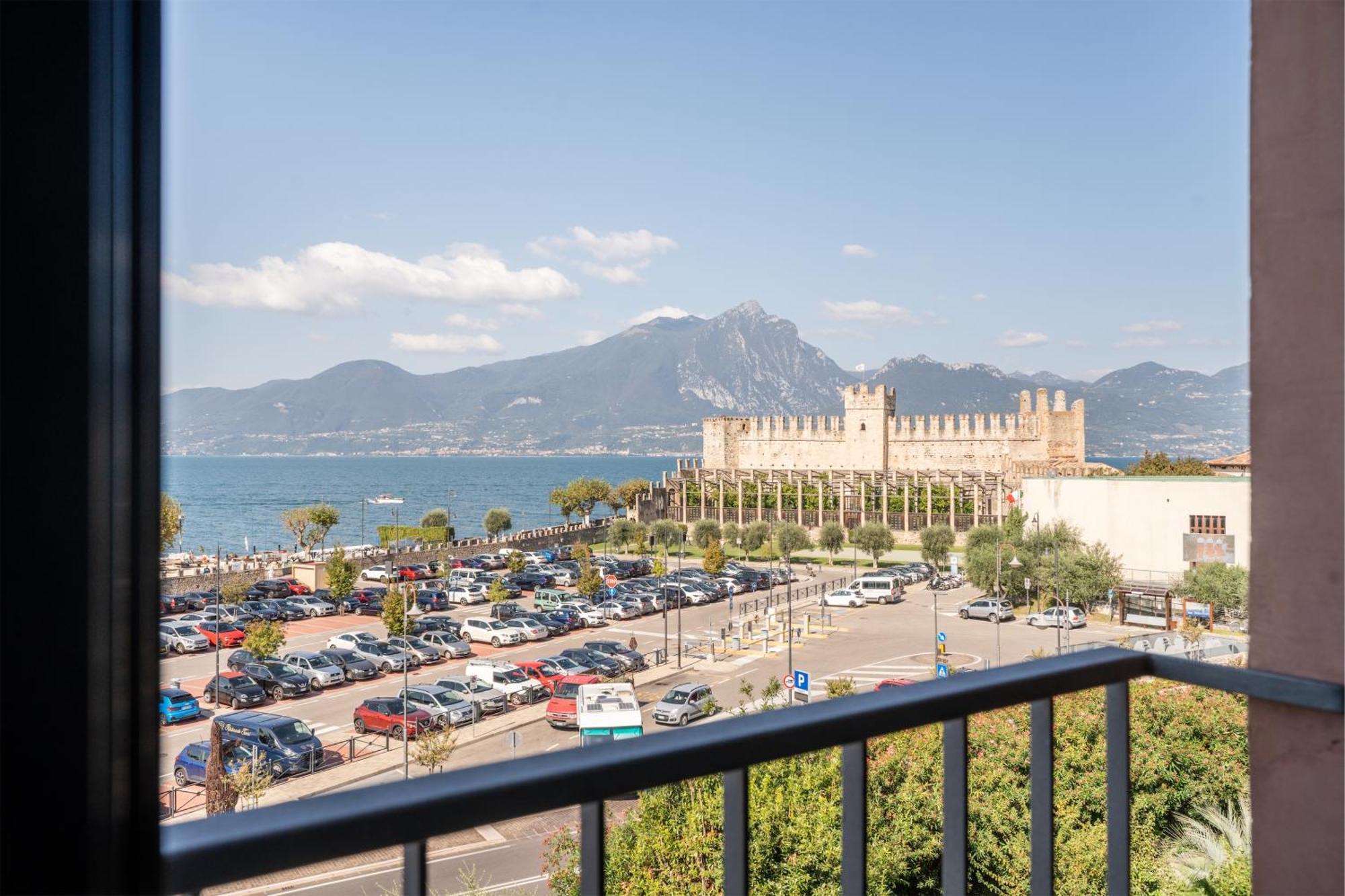 Deluxe Double or Twin Room Lake View