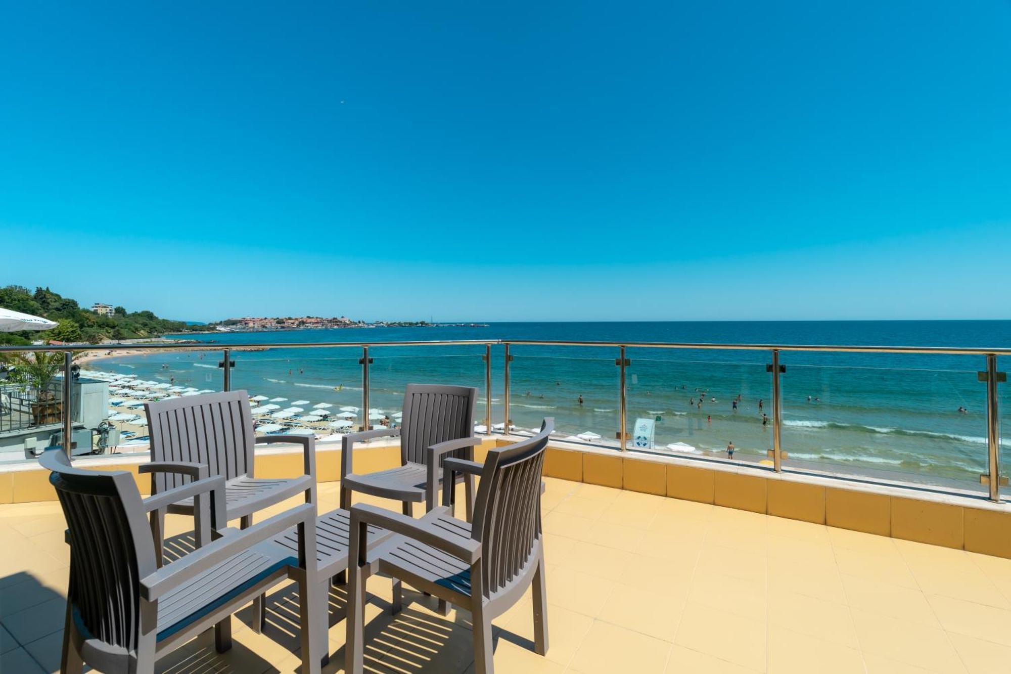 Two-Bedroom Apartment – Beach Access