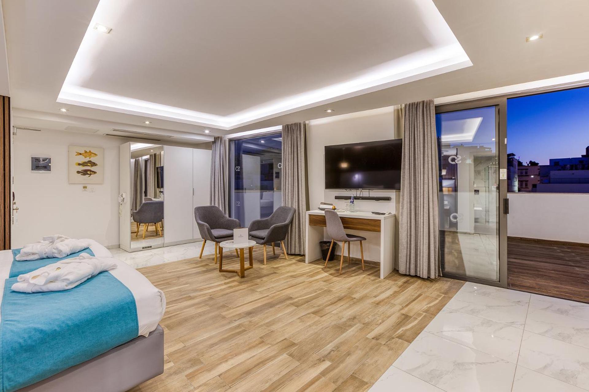Deluxe Suite