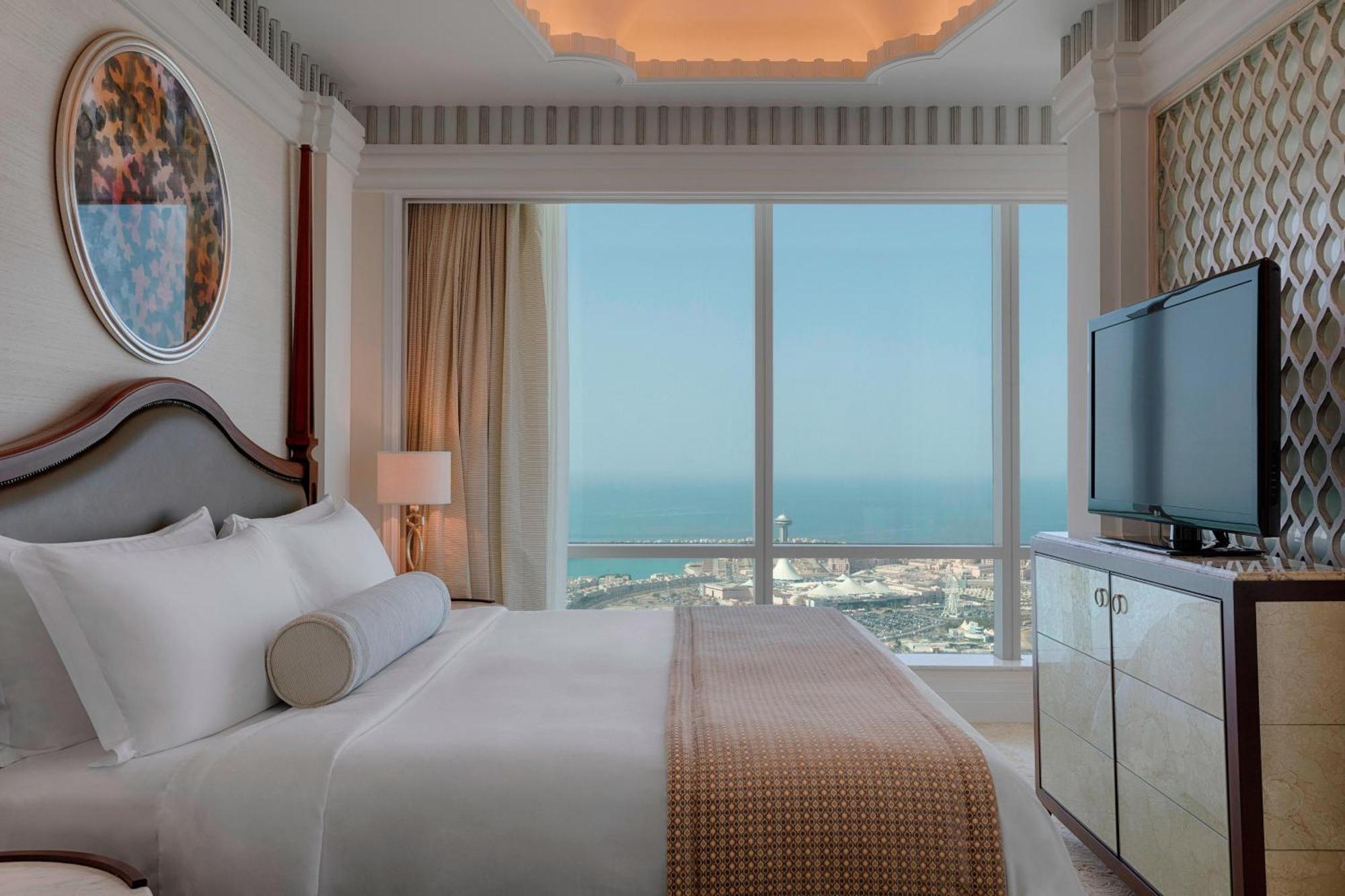 Grand Deluxe Suite 1 Bedroom Suite 1 King Sea view