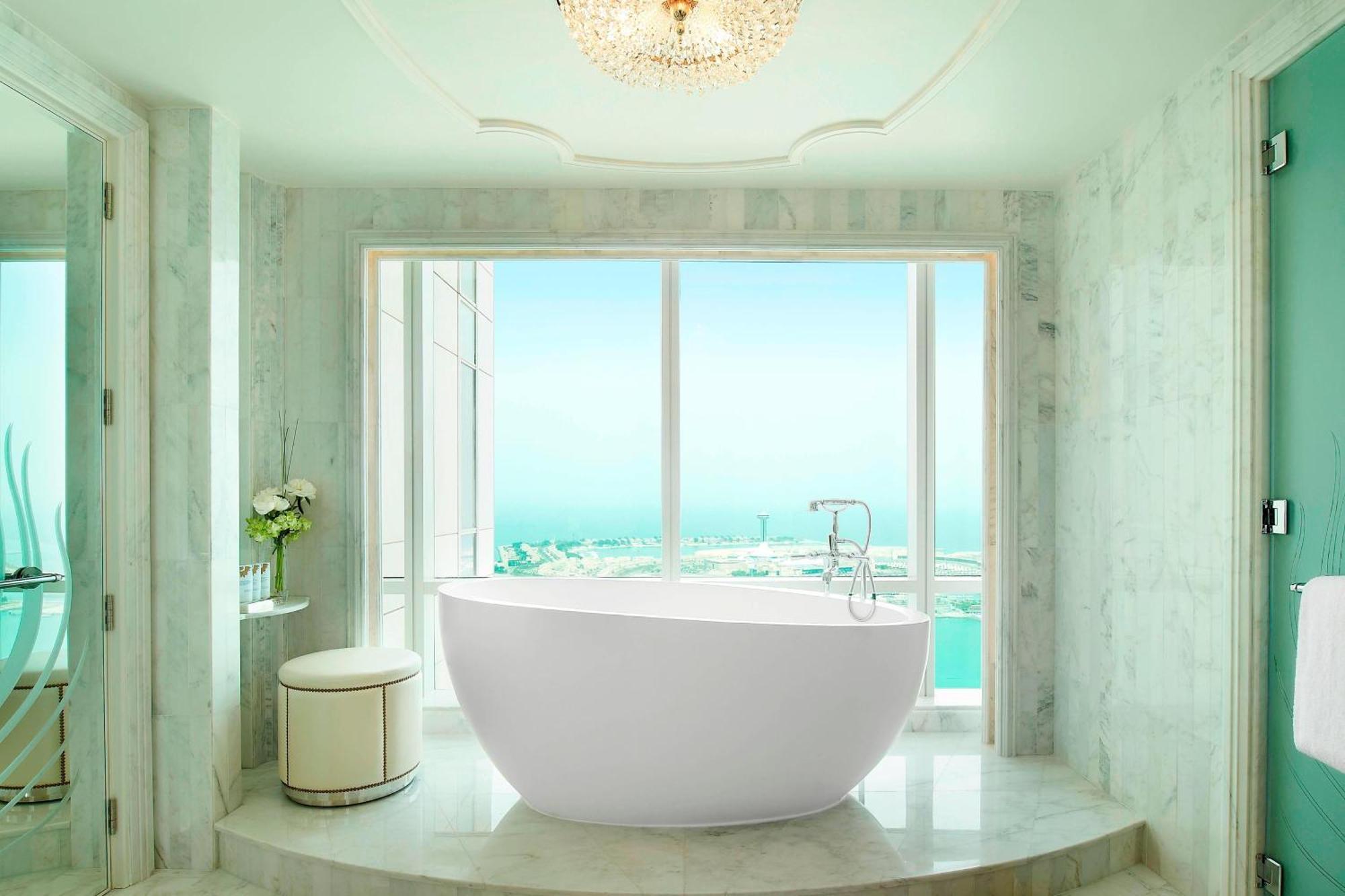 Grand Deluxe Suite 1 Bedroom Suite 1 King Sea view