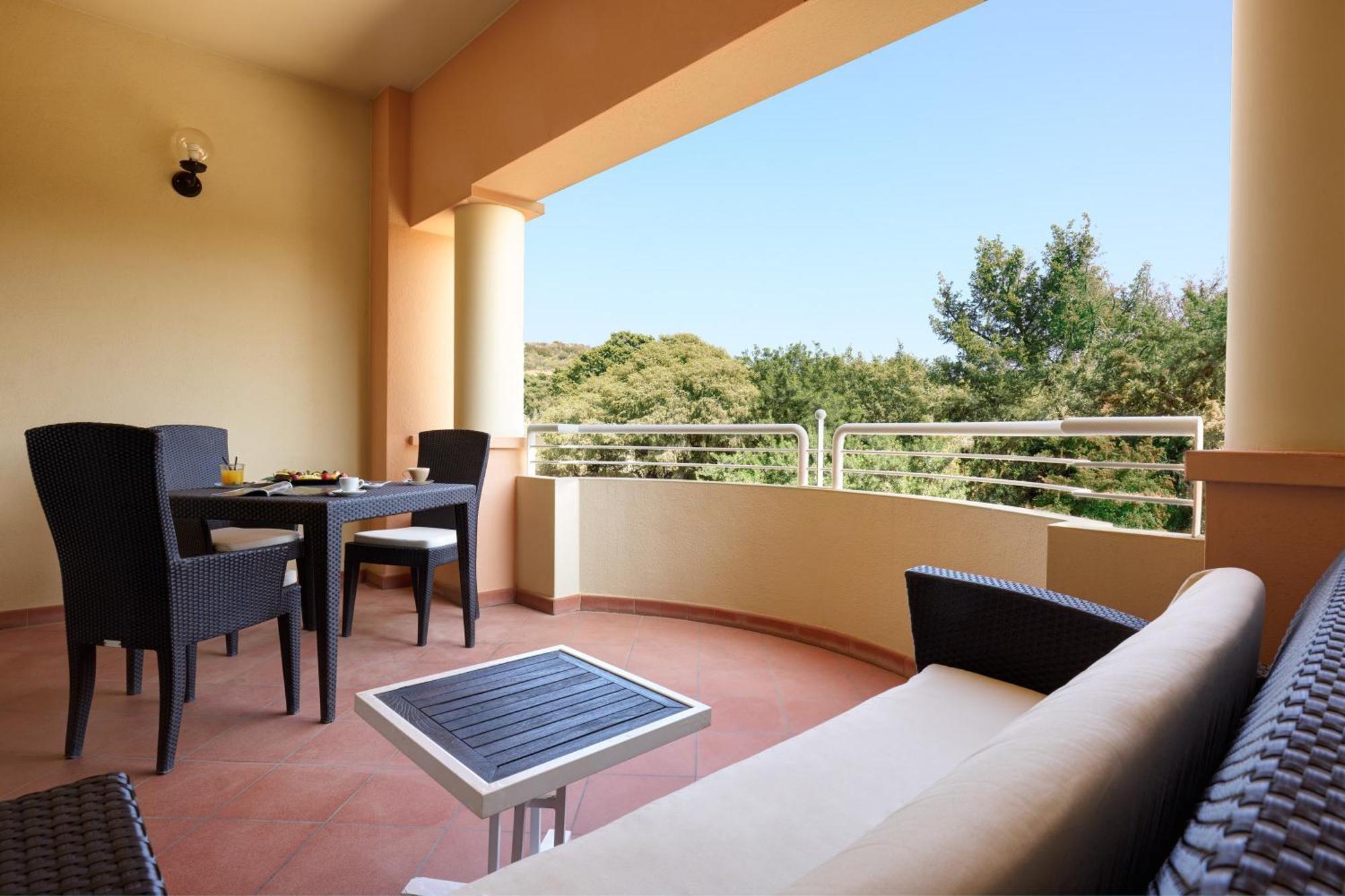 Standard Triple Room with Garden View