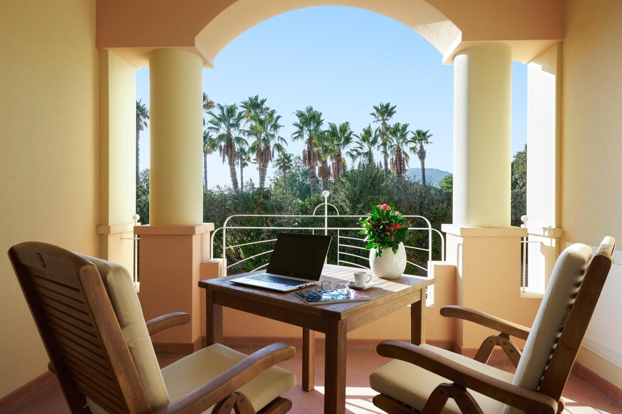 Standard Double Room with Garden View
