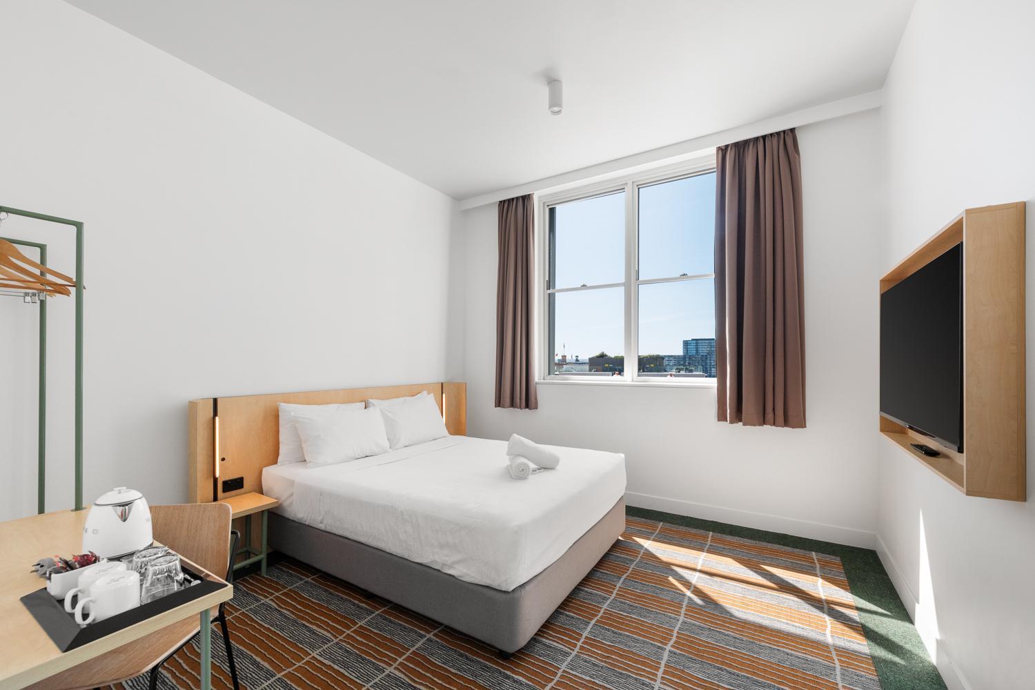 Queen Opera Harbour View Ensuite,1624759515:JPEG