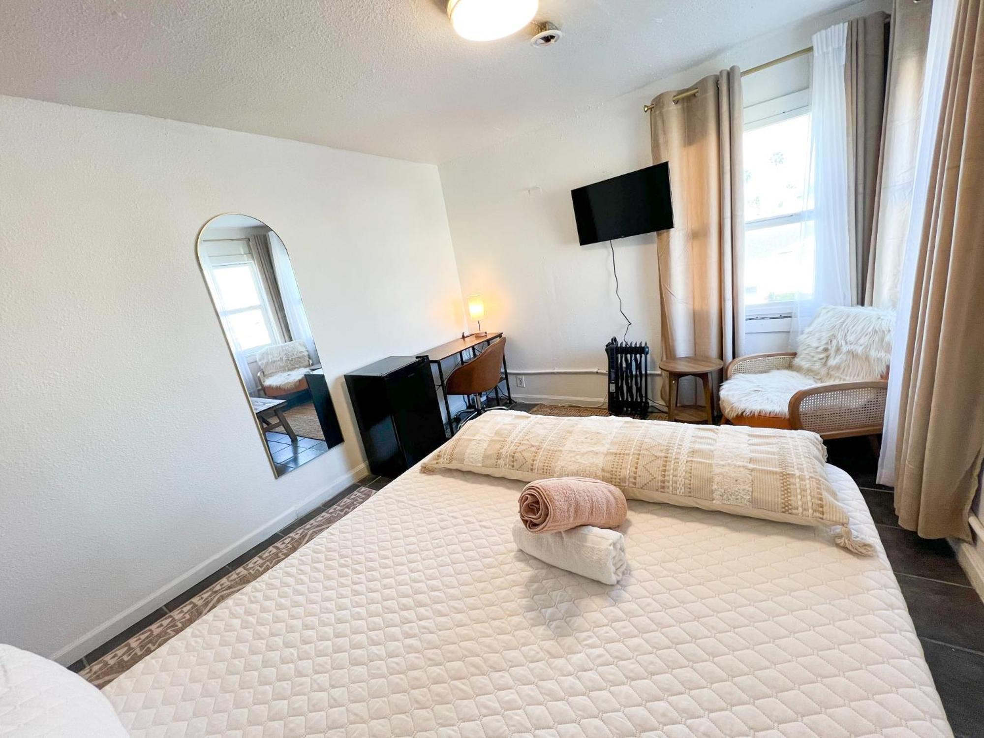 Deluxe Double Room Side Sea View